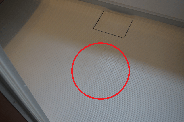 排水溝手前にできた謎の汚れ範囲